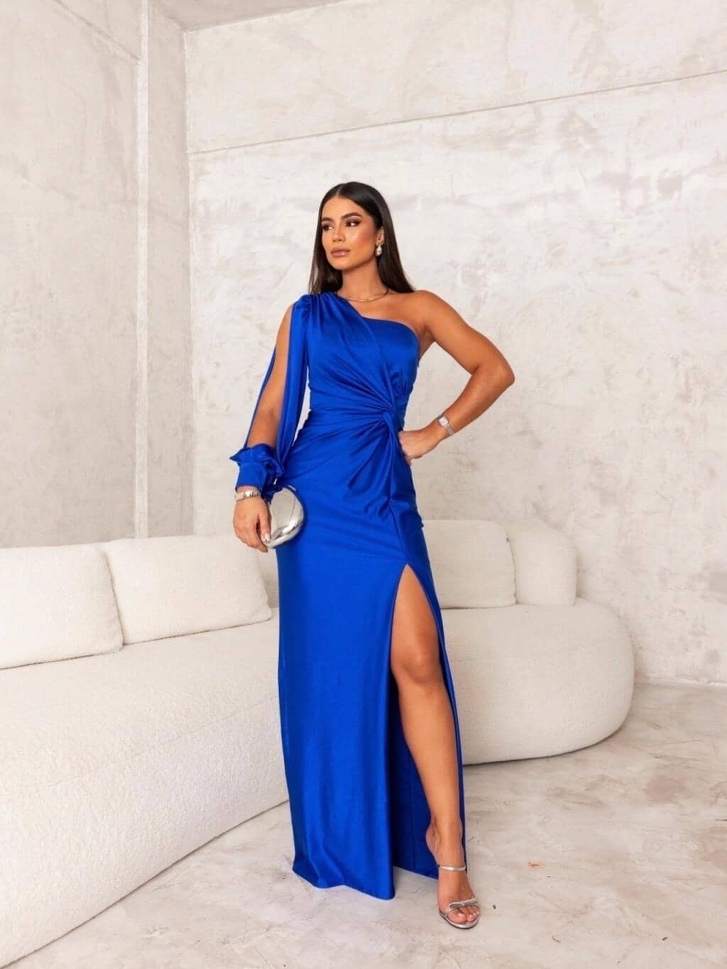 Elegancka sukienka z jedwabiu Livano z rozcięciem