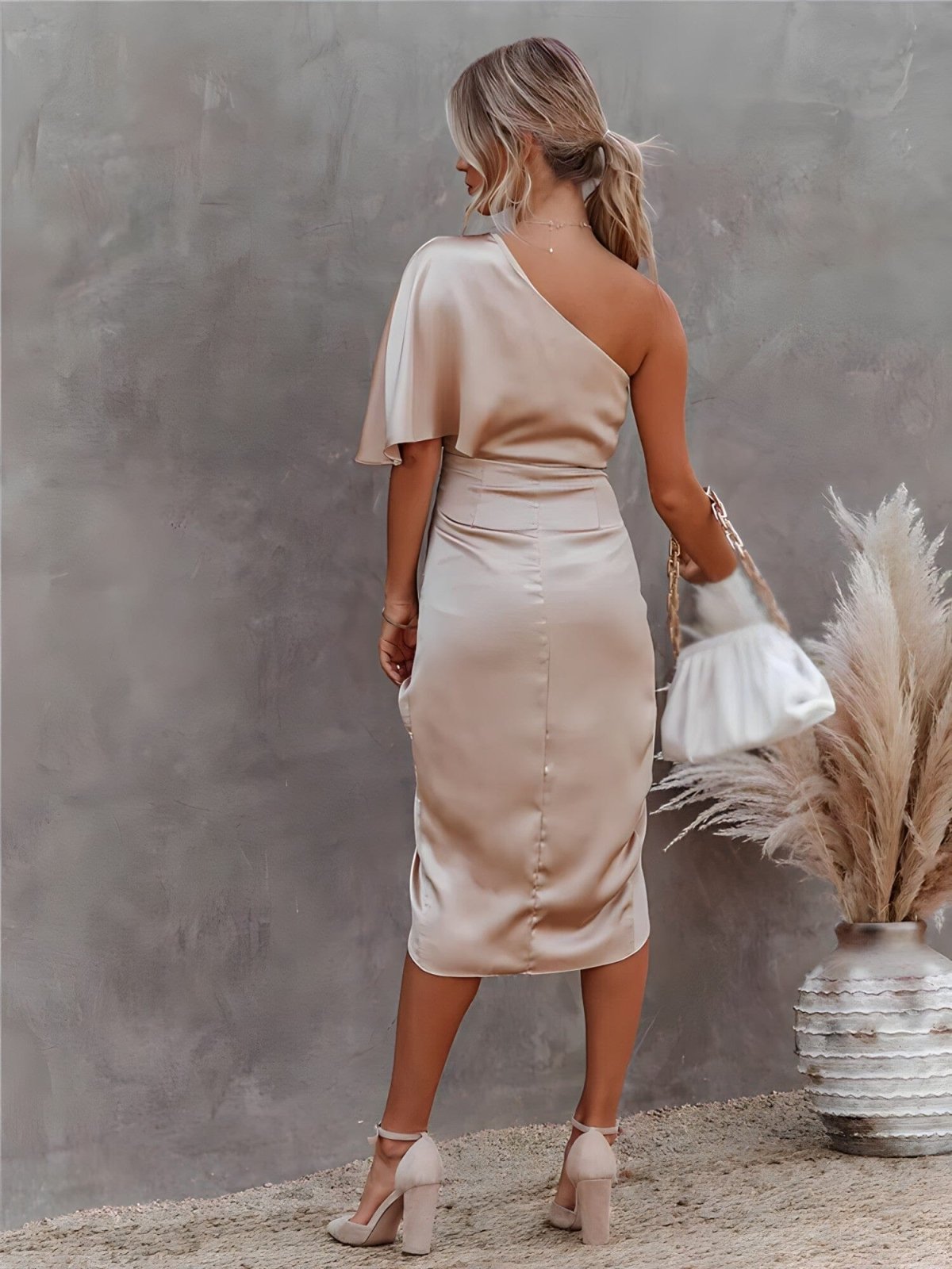 Elegancka sukienka z jedwabiu Livano z rozcięciami