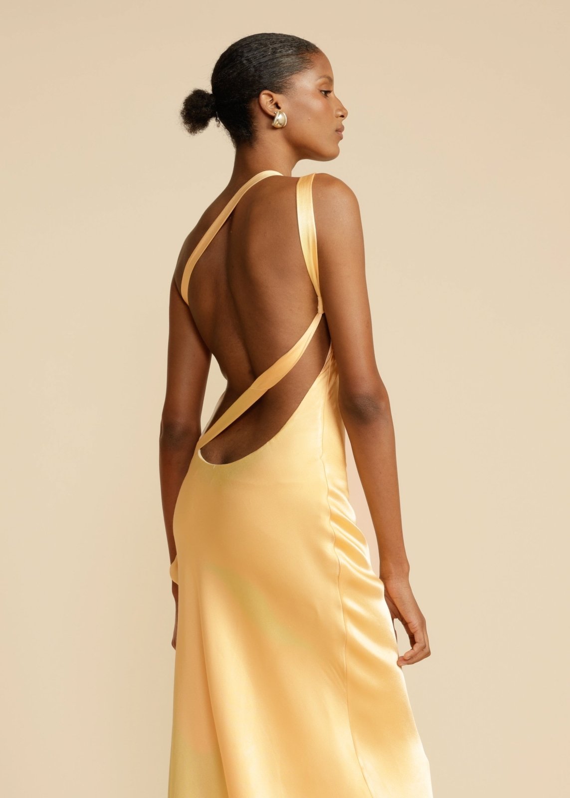 Sukienka maxi Livano Silk z eleganckimi ramiączkami