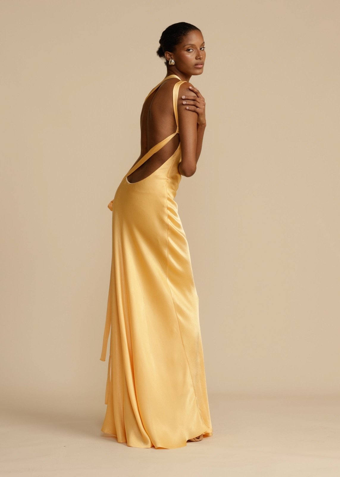 Sukienka maxi Livano Silk z eleganckimi ramiączkami