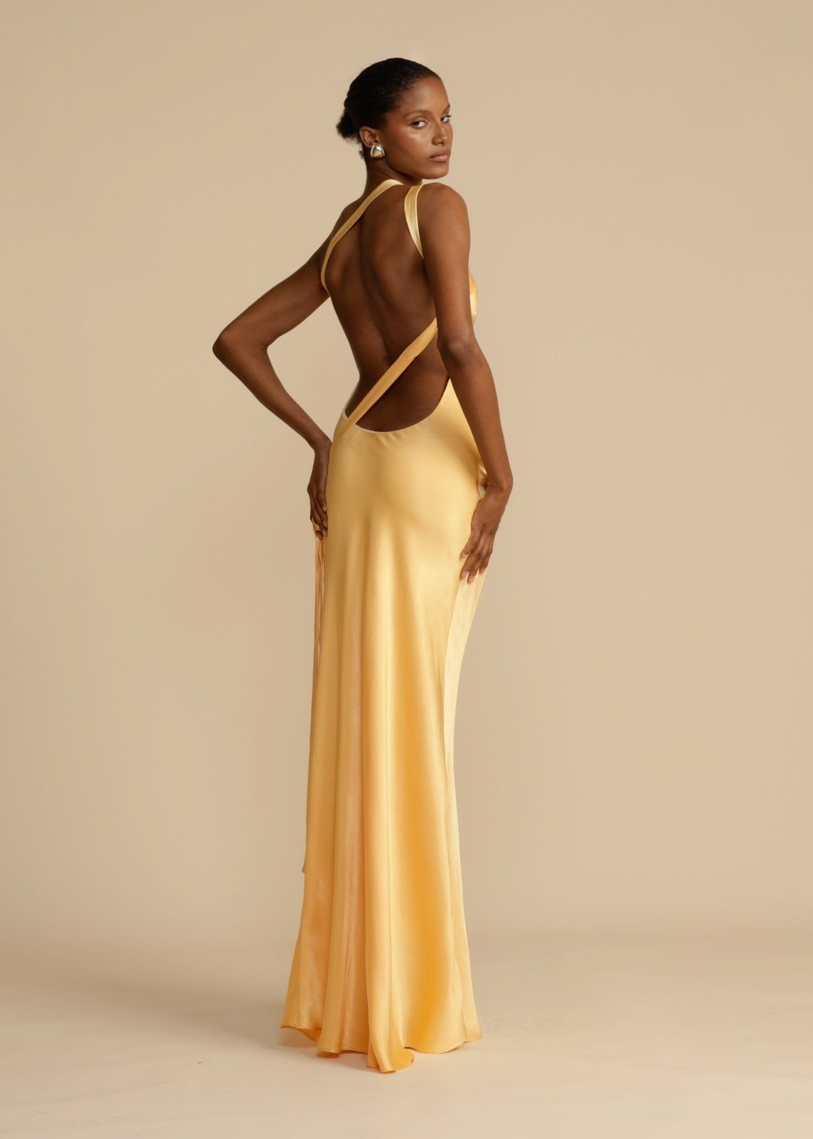 Sukienka maxi Livano Silk z eleganckimi ramiączkami