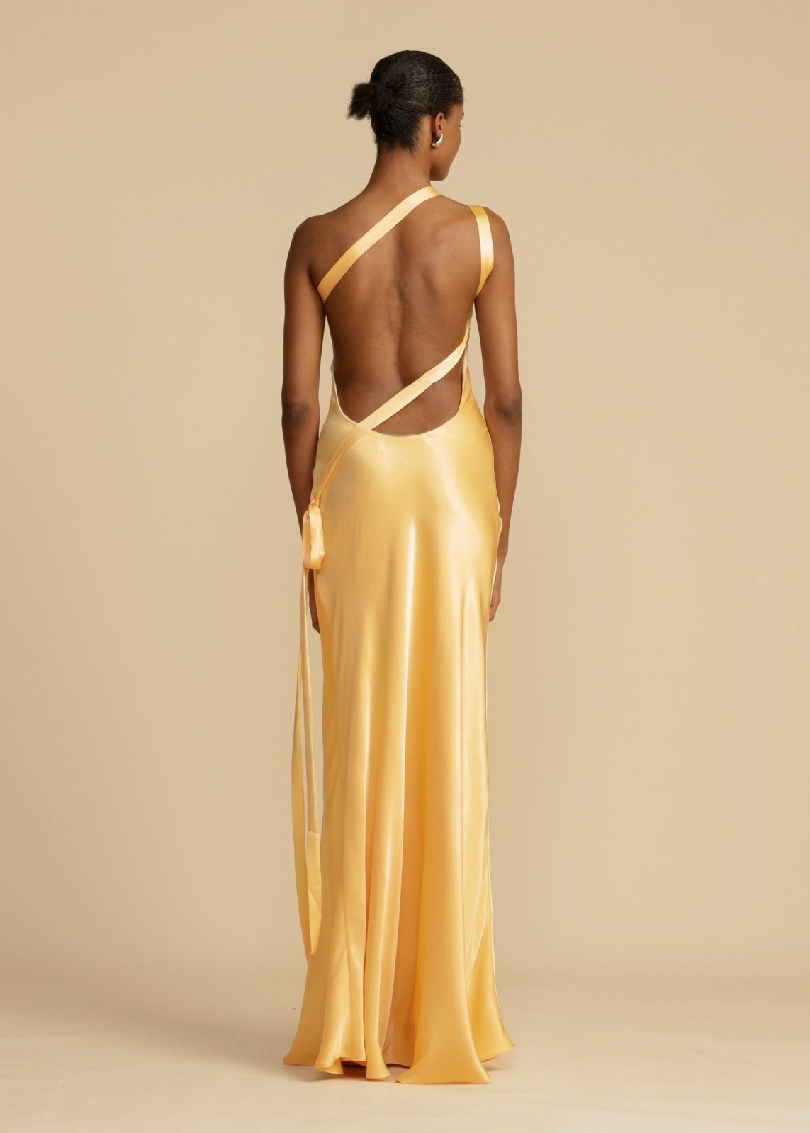 Sukienka maxi Livano Silk z eleganckimi ramiączkami