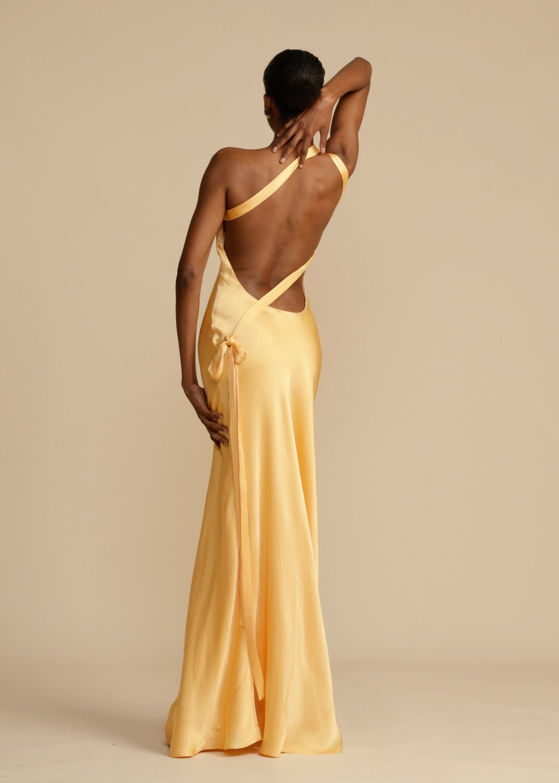 Sukienka maxi Livano Silk z eleganckimi ramiączkami